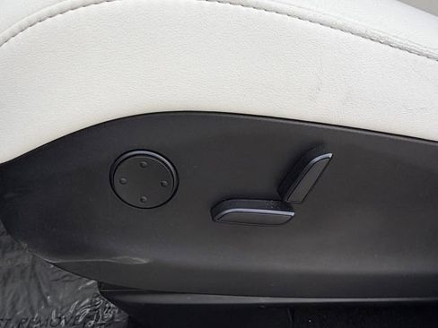 Used 2018 Tesla Model X 75D image 7