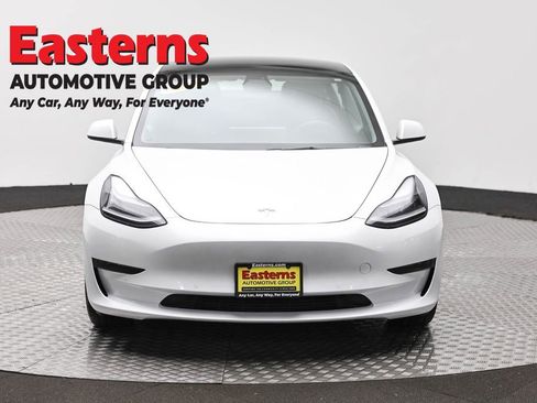 Used 2022 Tesla Model 3 Standard Range image 2