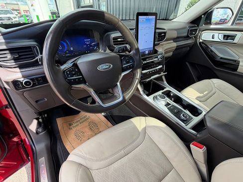Used 2023 Ford Explorer Platinum w/ Technology Package AWD/4WD image 11