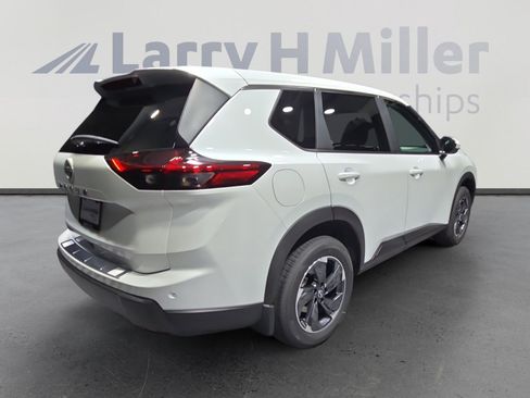 New 2026 Nissan Rogue SV image 5