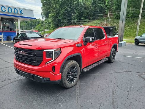 Used 2024 GMC Sierra 1500 Elevation w/ Elevation Premium Package AWD/4WD image 2