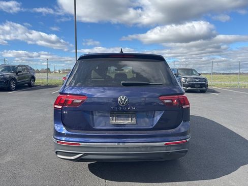 Used 2023 Volkswagen Tiguan SE w/ Panoramic Sunroof Package FWD image 4