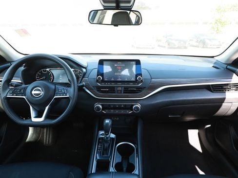 Used 2024 Nissan Altima 2.5 SV FWD image 28
