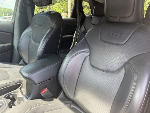 Used 2019 Jeep Cherokee Limited AWD/4WD image 8