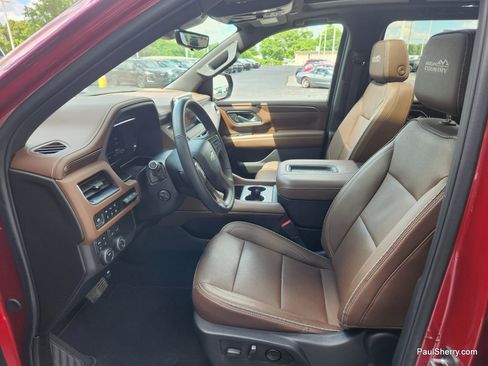 Used 2024 Chevrolet Suburban High Country AWD/4WD image 2