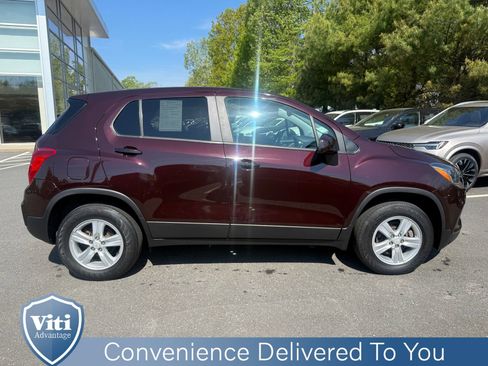 Used 2020 Chevrolet Trax LS w/ Tint and Cruise Package AWD/4WD image 9