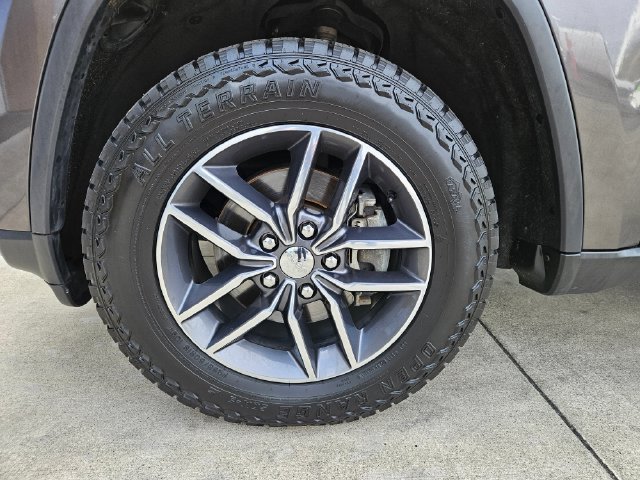 Used 2017 Jeep Grand Cherokee Limited AWD/4WD image 9