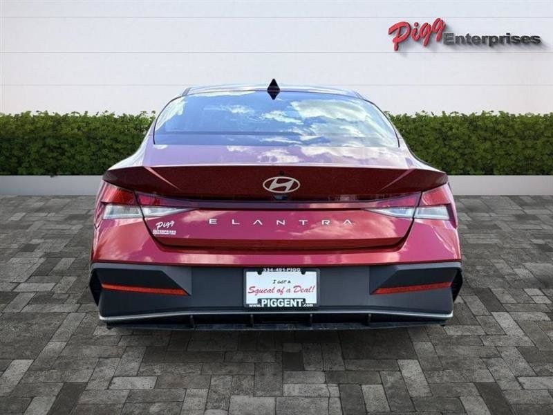 Used 2026 Hyundai Elantra SE FWD image 11