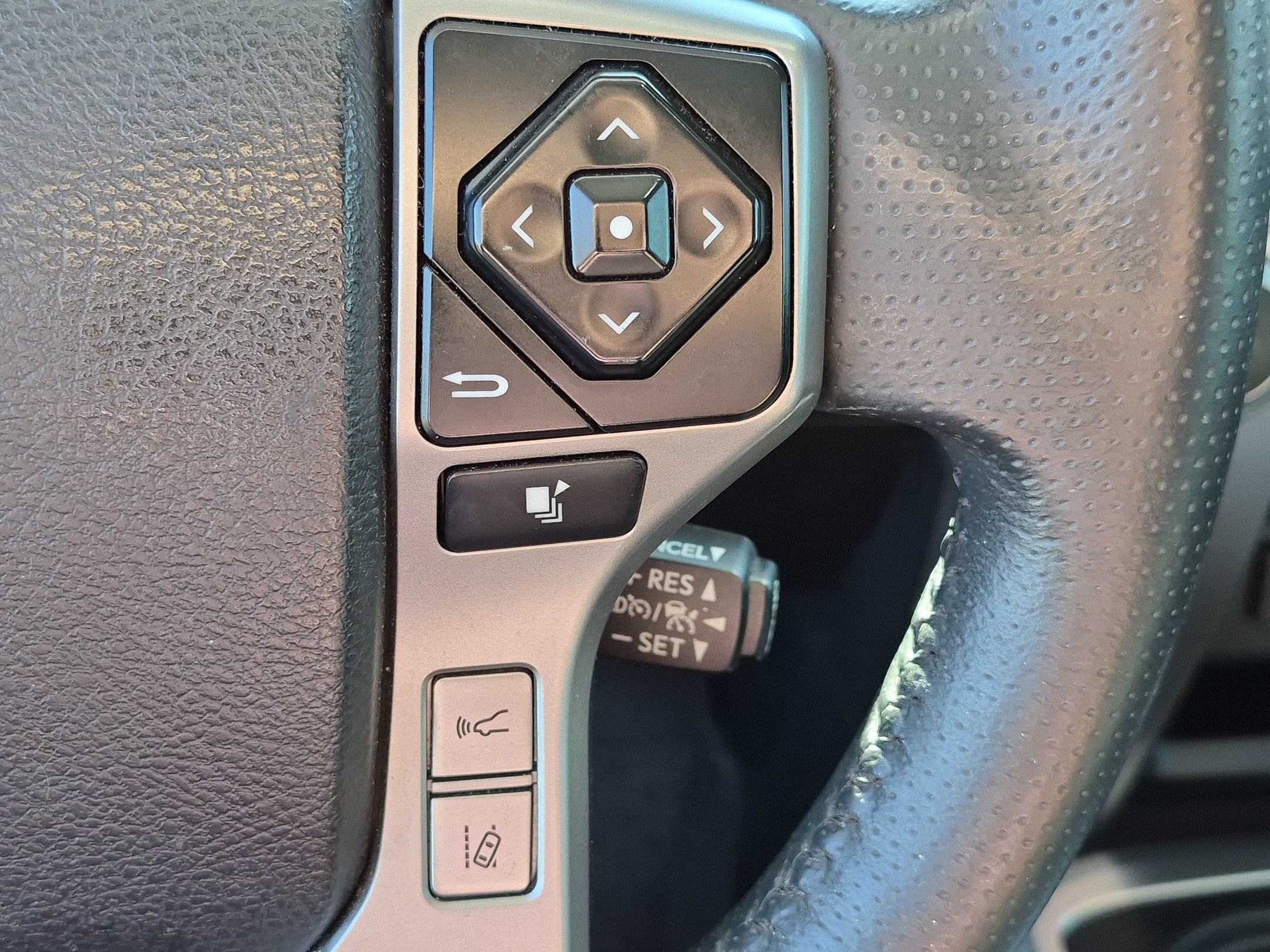 Used 2022 Toyota 4Runner Limited AWD/4WD image 17
