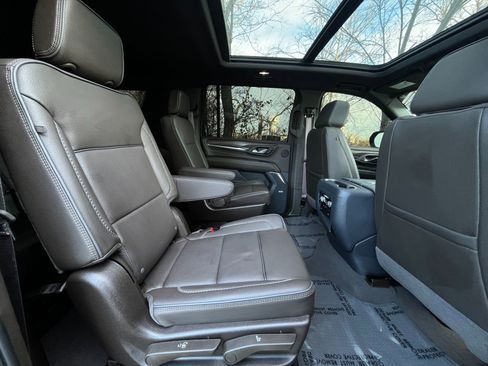 Used 2024 GMC Yukon XL Denali image 41