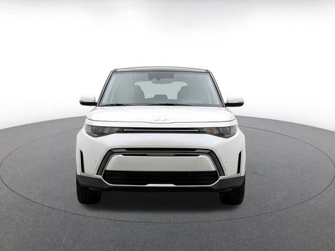 Used 2025 Kia Soul LX w/ LX Technology Package FWD image 2