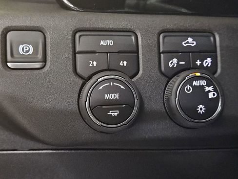 Certified 2025 Chevrolet Silverado 1500 LT image 31