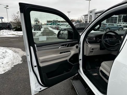 New 2025 Jeep Wagoneer L Series III w/ Quick Order Package 25C Super image 15