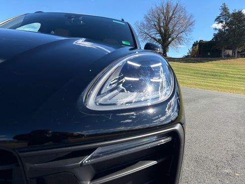 Certified 2025 Porsche Macan image 13