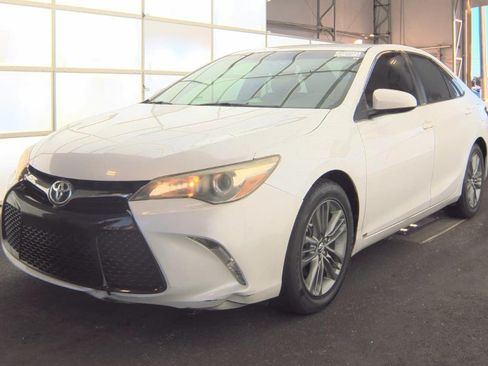 Used 2017 Toyota Camry SE FWD image 1