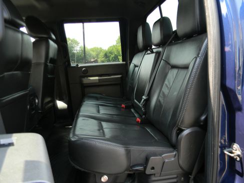 Used 2011 Ford F350 Lariat w/ Lariat Interior Pkg image 8