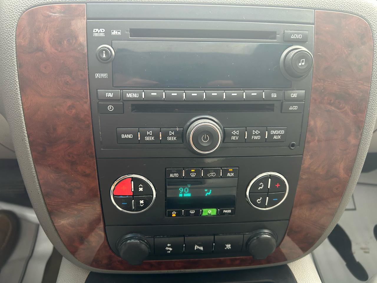 Used 2007 Chevrolet Suburban LT w/ LT Preferred Equipment Group AWD/4WD image 25