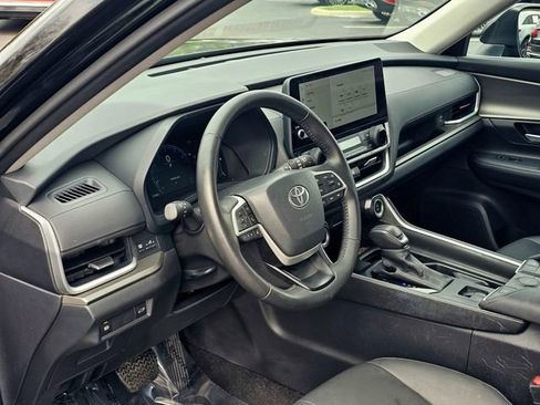 Used 2025 Toyota Grand Highlander AWD image 15