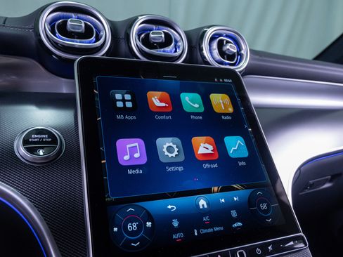 Used 2025 Mercedes-Benz GLC 300 4MATIC image 25