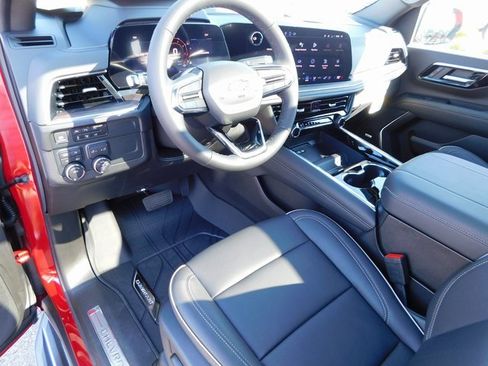 New 2025 Chevrolet Suburban Premier image 16