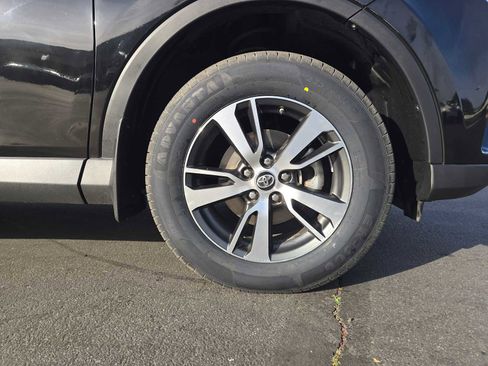 Used 2018 Toyota RAV4 XLE image 9