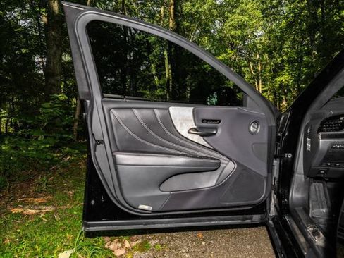 Used 2023 Lexus LS 500h AWD w/ Luxury Package image 27