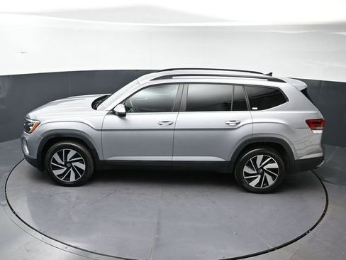 Used 2025 Volkswagen Atlas SE FWD image 40