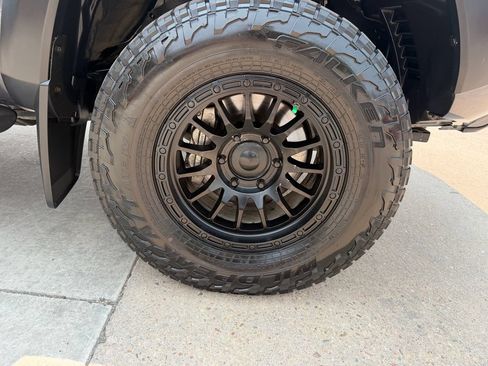 Used 2020 Toyota Tacoma TRD Off-Road w/ TRD Premium Off Road Package AWD/4WD image 42