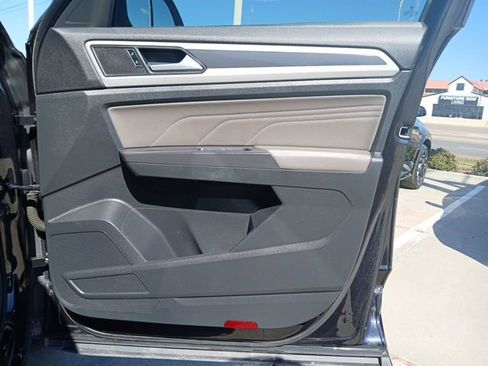 Used 2021 Volkswagen Atlas SE w/ Panoramic Sunroof Package image 16