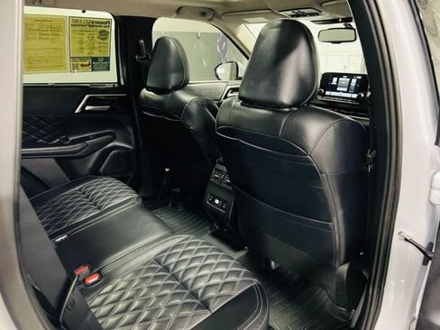 Used 2025 Mitsubishi Outlander SEL AWD/4WD image 33
