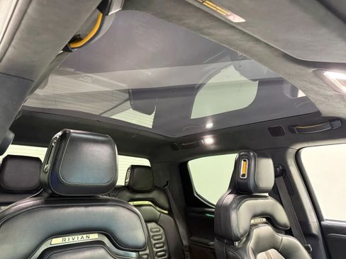 Used 2022 Rivian R1T Adventure image 28