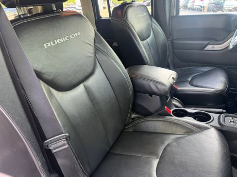 Used 2016 Jeep Wrangler Unlimited Rubicon image 32