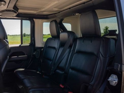 Used 2018 Jeep Wrangler Unlimited Rubicon AWD/4WD image 15