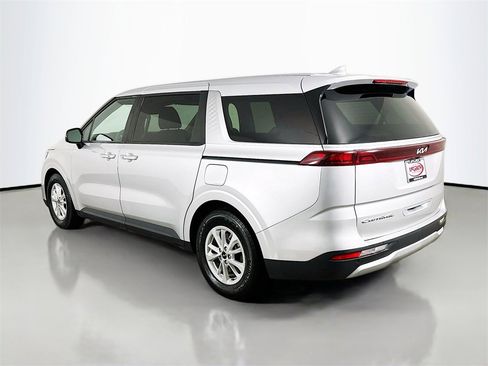 Certified 2022 Kia Carnival LX image 16