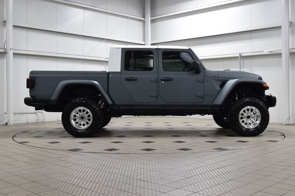 Used 2026 Jeep Gladiator Mojave AWD/4WD image 9