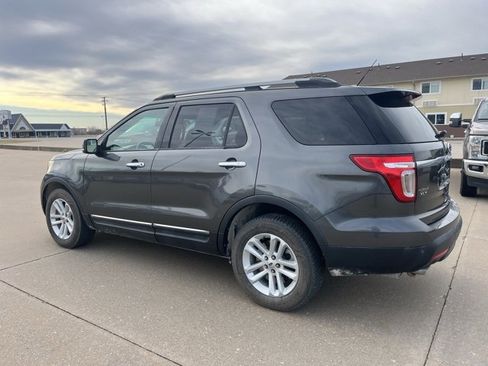 Used 2015 Ford Explorer XLT w/ Equipment Group 202B image 5