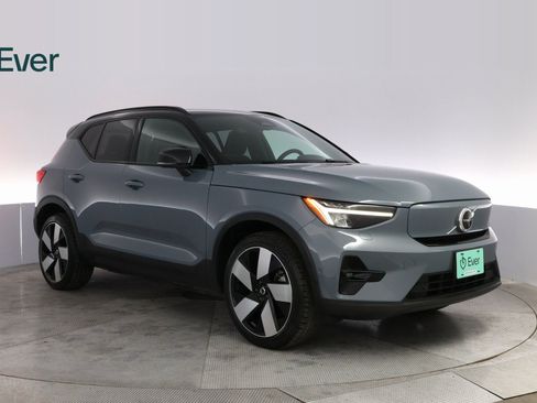 Used 2023 Volvo XC40 Recharge Ultimate image 4