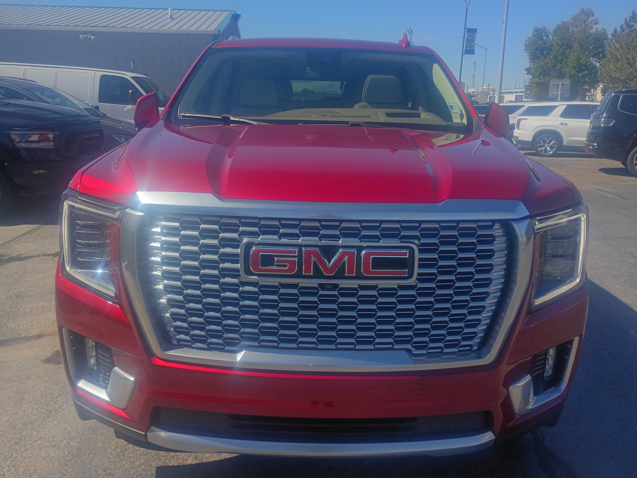 Used 2023 GMC Yukon Denali AWD/4WD image 3