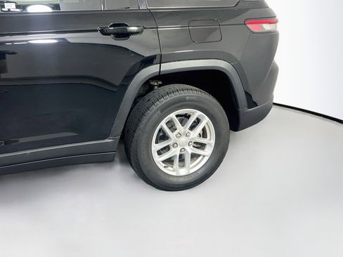 Used 2023 Jeep Grand Cherokee Laredo w/ Luxury Tech Group I AWD/4WD image 30