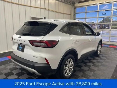 Used 2025 Ford Escape Active AWD/4WD image 3