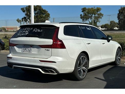 Used 2020 Volvo V60 T6 R-Design image 3