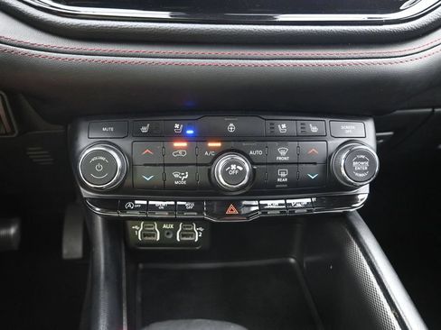 Used 2024 Dodge Durango GT RWD image 18