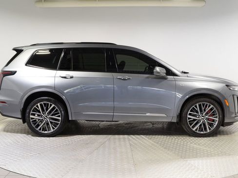 Used 2022 Cadillac XT6 Sport w/ Technology Package AWD/4WD image 13