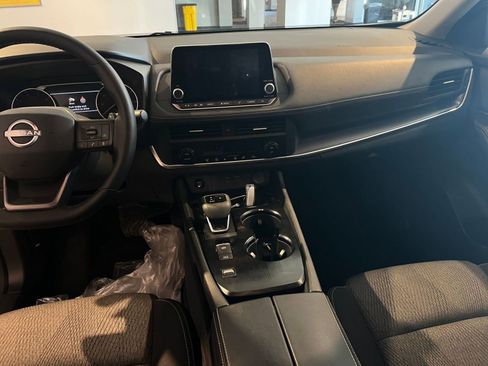 Used 2025 Nissan Rogue SV image 36