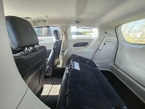 Used 2020 Chrysler Pacifica Touring-L FWD image 10