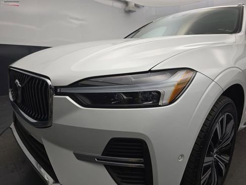 Used 2023 Volvo XC60 B5 Plus image 14