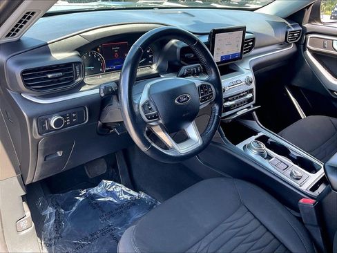 Used 2021 Ford Explorer XLT AWD/4WD image 8