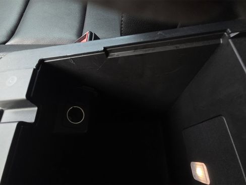 Used 2020 Ford Explorer XLT w/ Equipment Group 202A image 34