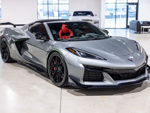 Used 2024 Chevrolet Corvette Z06 w/ Z07 Performance Package RWD image 10