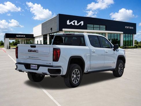 Used 2022 GMC Sierra 1500 AT4 w/ AT4 Preferred Package AWD/4WD image 5